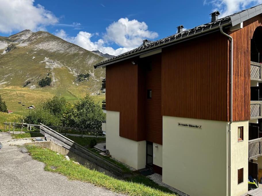Appartement la Clusaz avec terrasse sur les pistes de ski Manigod Extérieur photo