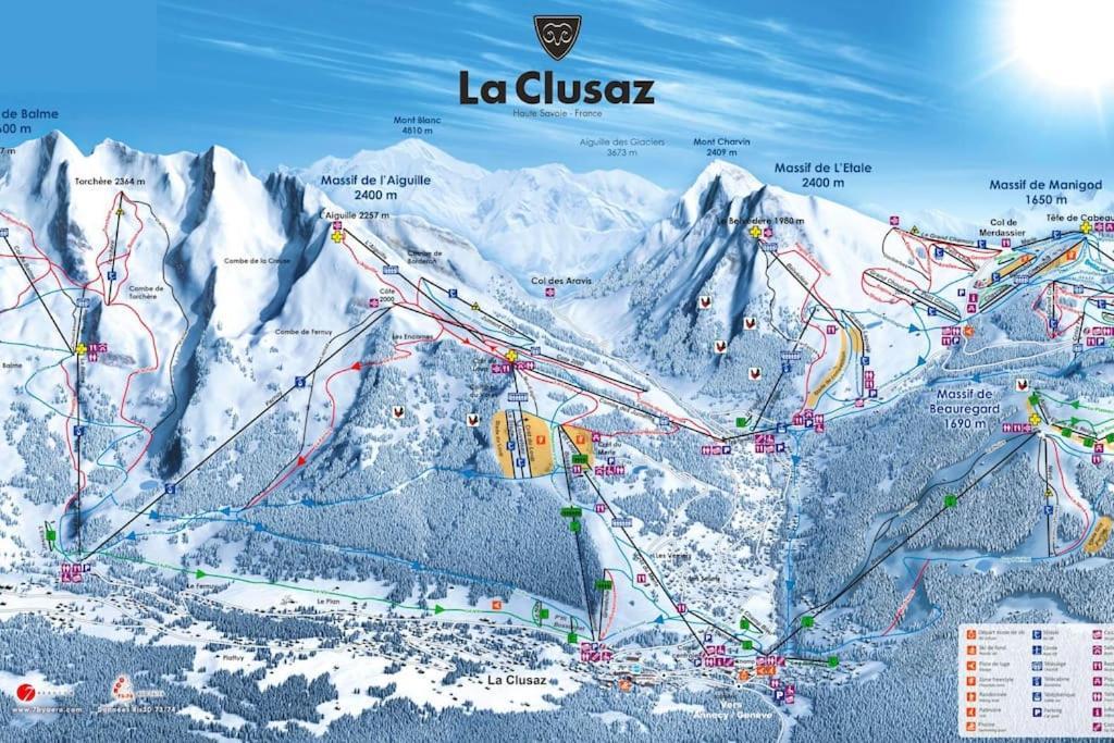 Appartement la Clusaz avec terrasse sur les pistes de ski Manigod Extérieur photo
