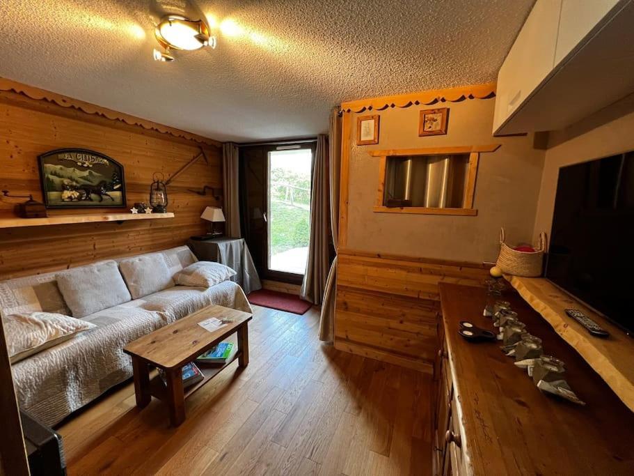 Appartement la Clusaz avec terrasse sur les pistes de ski Manigod Extérieur photo