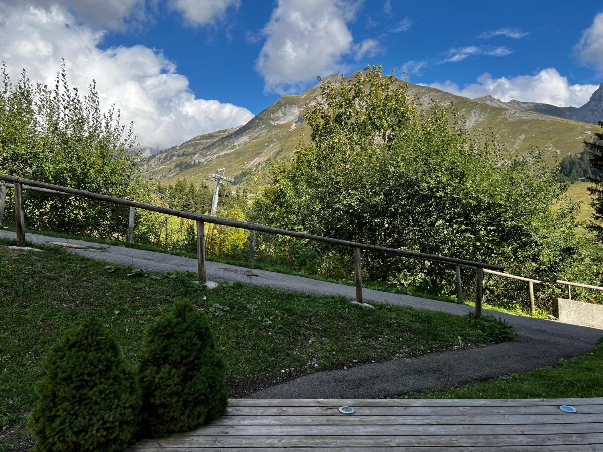 Appartement la Clusaz avec terrasse sur les pistes de ski Manigod Extérieur photo